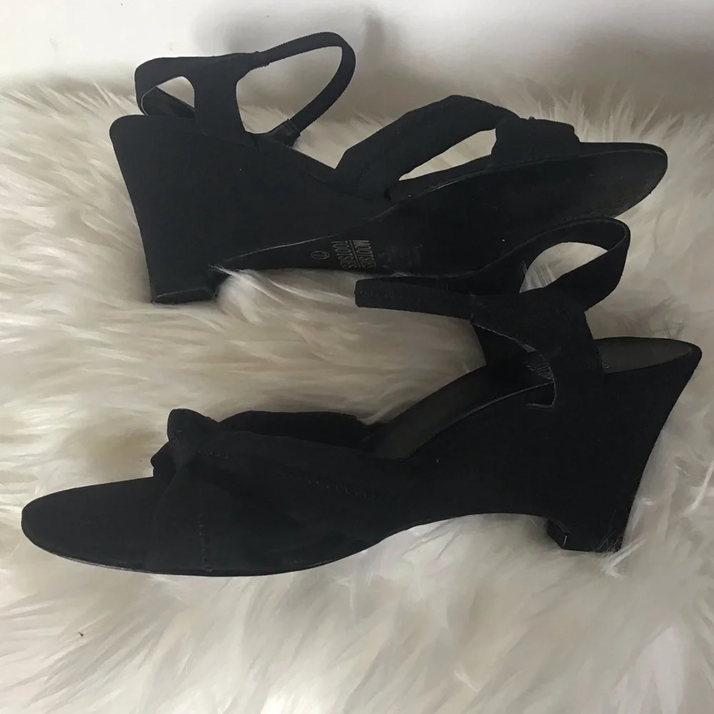 Mootsies Tootsies black fabric upper open toe knotted wedge slingback sandal S 7